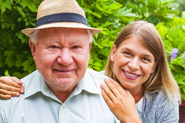 Yaşlı Bakımı açık