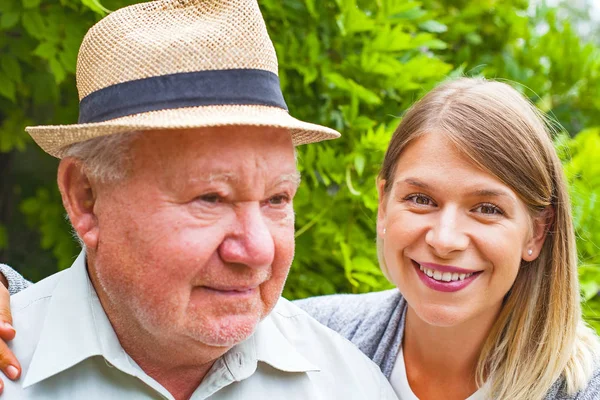 Yaşlı Bakımı açık