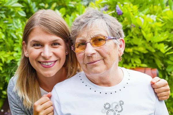 Güzel torunum ile üst düzey Bayan