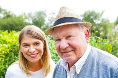 Yaşlı Bakımı açık