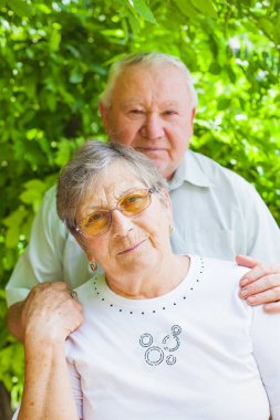 Aşık Yaşlı Çift