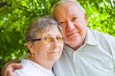 Aşık Yaşlı Çift