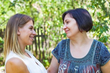 Anne ve kızı zaman