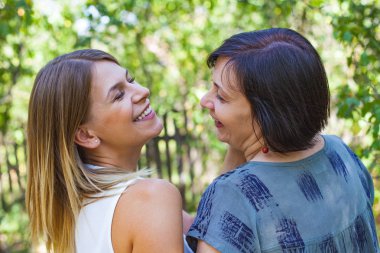 Anne ve kızı zaman