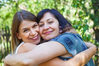 Anne ve kızı zaman