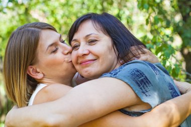 Anne ve kızı zaman