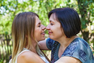 Anne ve kızı zaman