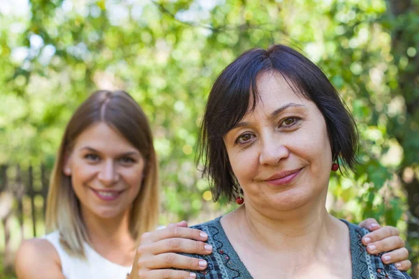 Anne ve kızı zaman