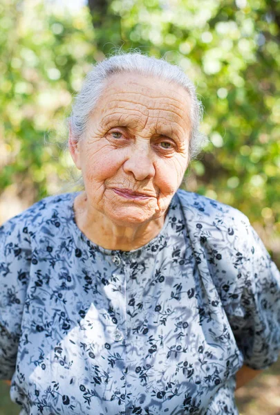 Retrato de mujer mayor — Foto de Stock