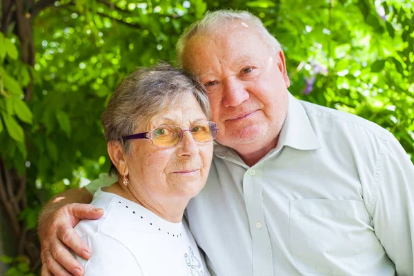 Pareja mayor enamorada — Foto de Stock