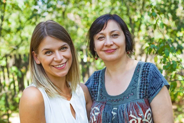 Anne ve kızı zaman