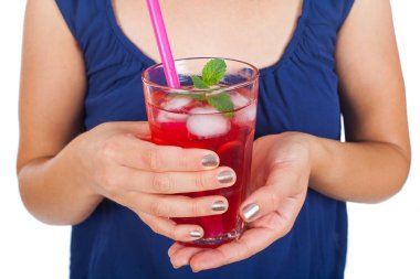 Ahududu içki resmi oluşturan kapatın