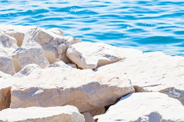 Yaz aylarında üzerinde deniz kıyısı