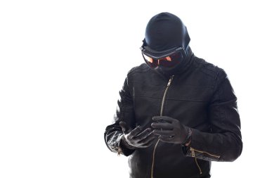 Siyahlı tehlikeli bir hırsız.