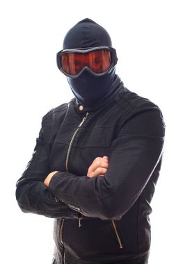 Siyahlı tehlikeli bir hırsız.