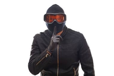 Siyahlı tehlikeli bir hırsız.