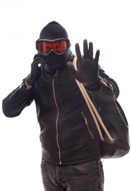 Siyahlı tehlikeli bir hırsız.