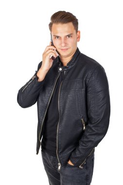 Yakışıklı genç adam.