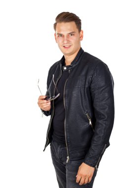 Yakışıklı genç adam.