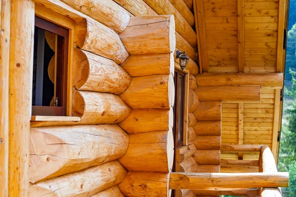 Trä mountain house — Stockfoto