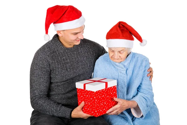 Güzel bir büyükanne için Noel hediyesi — Stok fotoğraf
