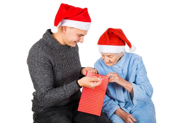 Regalo de Navidad para una hermosa abuela —  Fotos de Stock