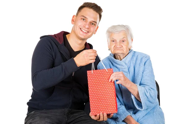 Regalo para una hermosa abuela —  Fotos de Stock