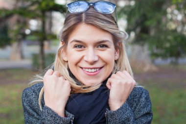 Kış Cheerfum youn kadın