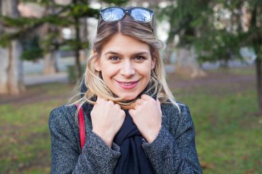 Kış Cheerfum youn kadın