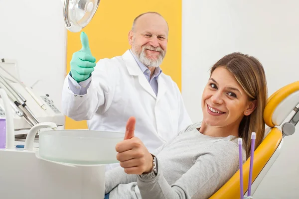 Stomatologist and female patient showing thumbs up — Stock Photo, Image