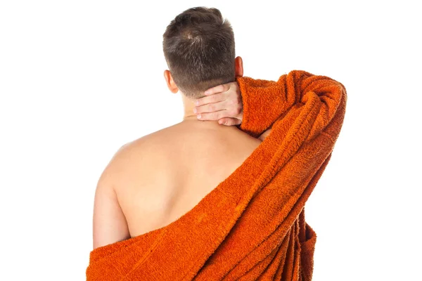 浴室で背中の痛みを持つ男 — ストック写真