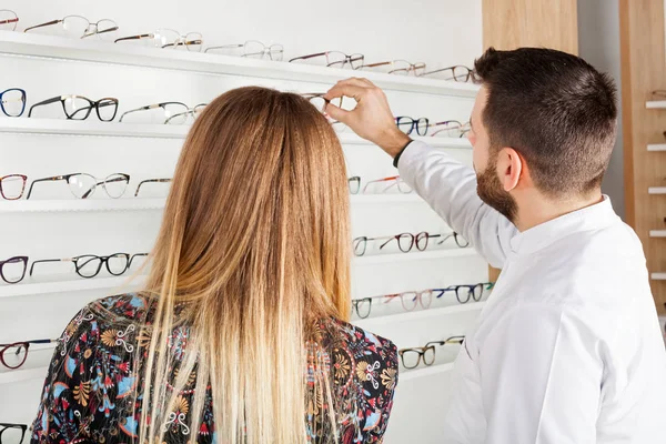 Elegir el marco de gafas — Foto de Stock