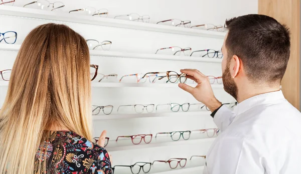 Elegir el marco de gafas —  Fotos de Stock