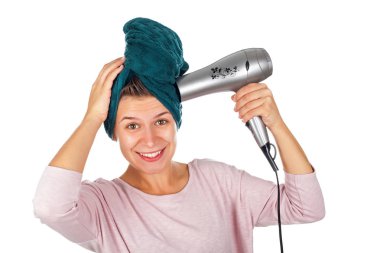 Kadın saç kurutma önce