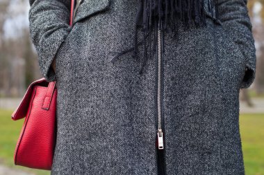 kırmızı el çantası