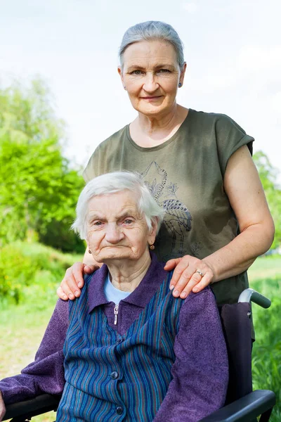 Opieki nad osobami starszymi — Zdjęcie stockowe