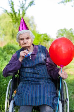 üst düzey kadın kutluyor doğum günü