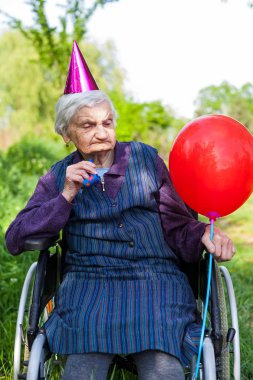 üst düzey kadın kutluyor doğum günü