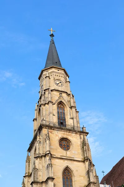 Torre della chiesa cattolica di San Michele — Foto Stock