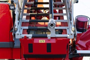 Kırmızı itfaiye aracı