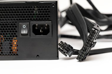 bilgisayar için güç kaynağı