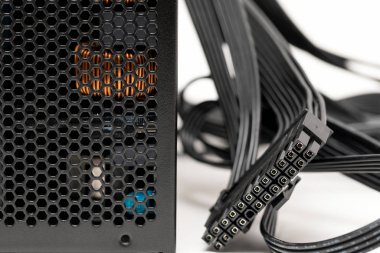 bilgisayar için güç kaynağı