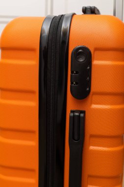 Turuncu seyahat valizi