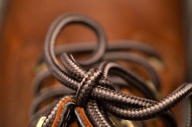 Bir çift yeni kış botu.