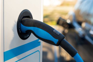 Elektrikli otomobil için güç kaynağı