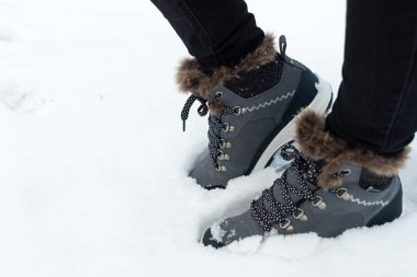 Modaya uygun kış botları.