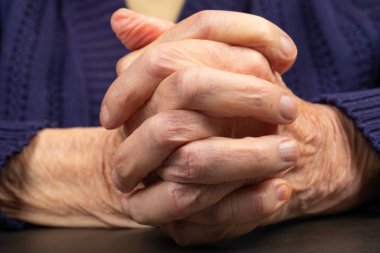 Buruşuk üst düzey eller