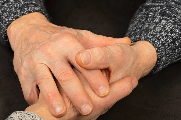 Caregiver Holding Elderly Patients Hand Home — Stock Photo, Image