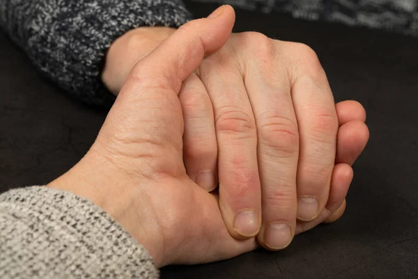 Caregiver Holding Elderly Patients Hand Home — Stock Photo, Image