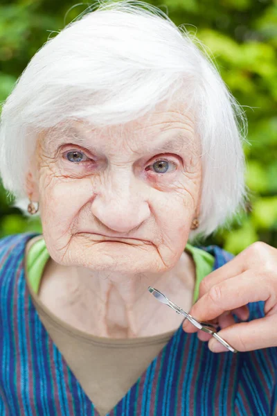 Demenzkranke Seniorin Sitzt Rollstuhl — Stockfoto